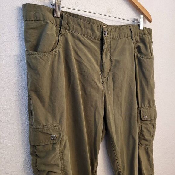 Woolrich Khaki military green ruched Hiking Outdoor Capri Cargo Pants Flattering - Picture 2 of 6